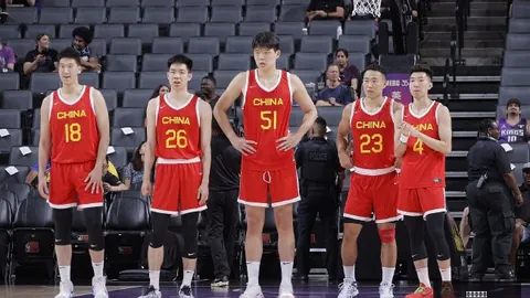 深圳新鹏城与上海海港半场战平，王振澳红牌停赛，安佩姆错失良机